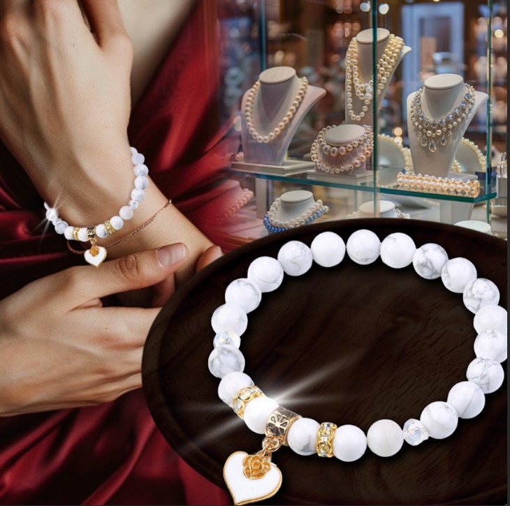 Pulsera blanca con corazon